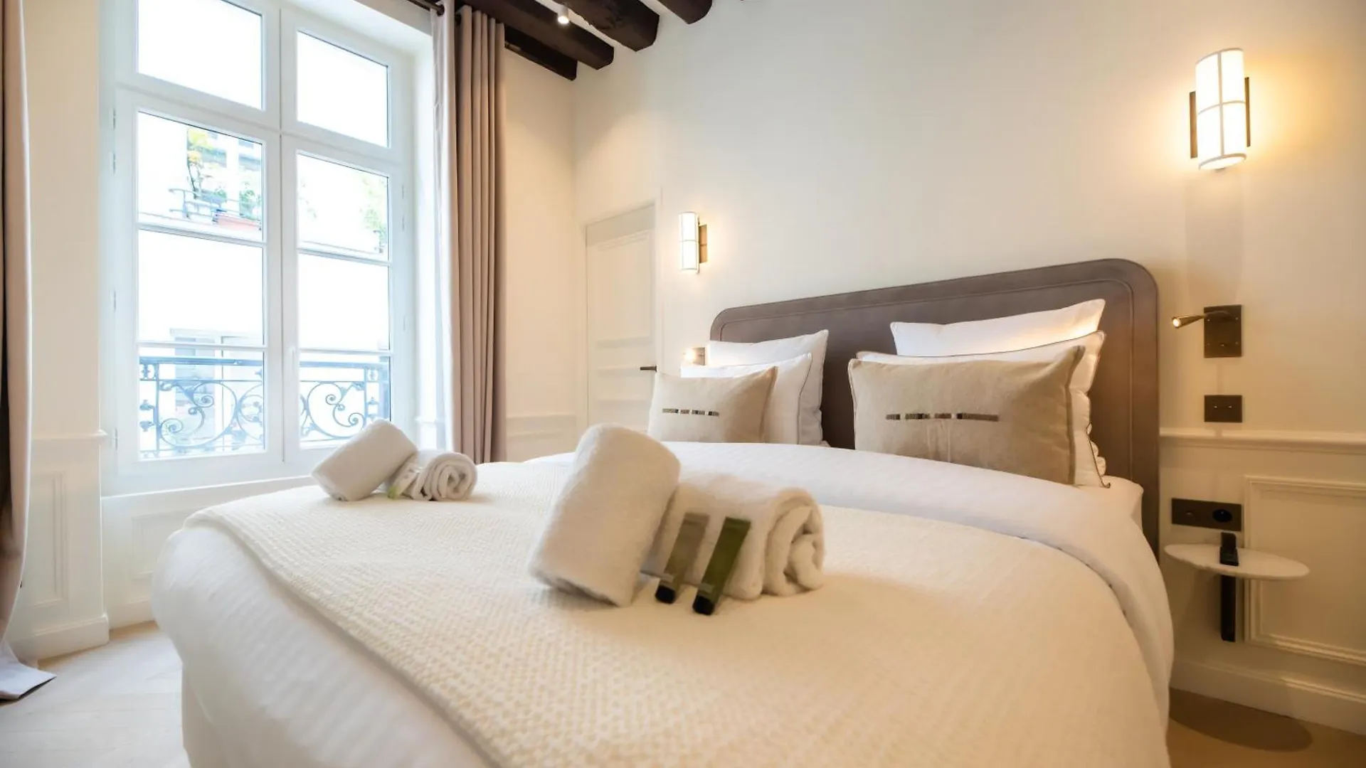 Louvre Saint Honore Apartment