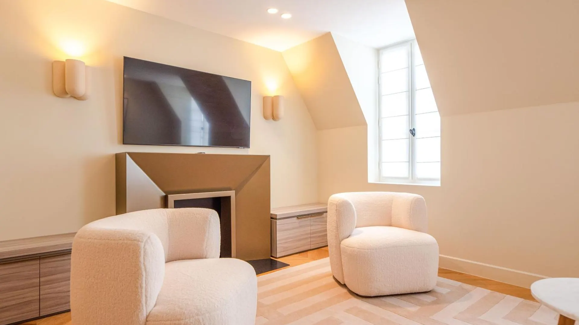Louvre Saint Honore Apartment