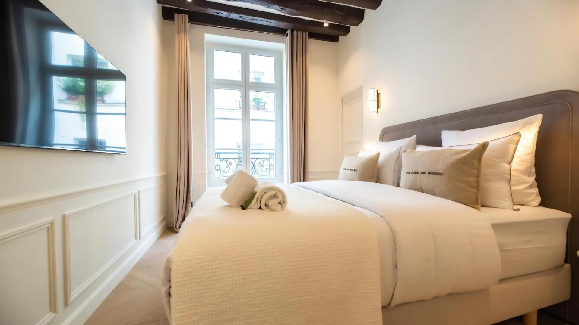 Louvre Saint Honore Apartment