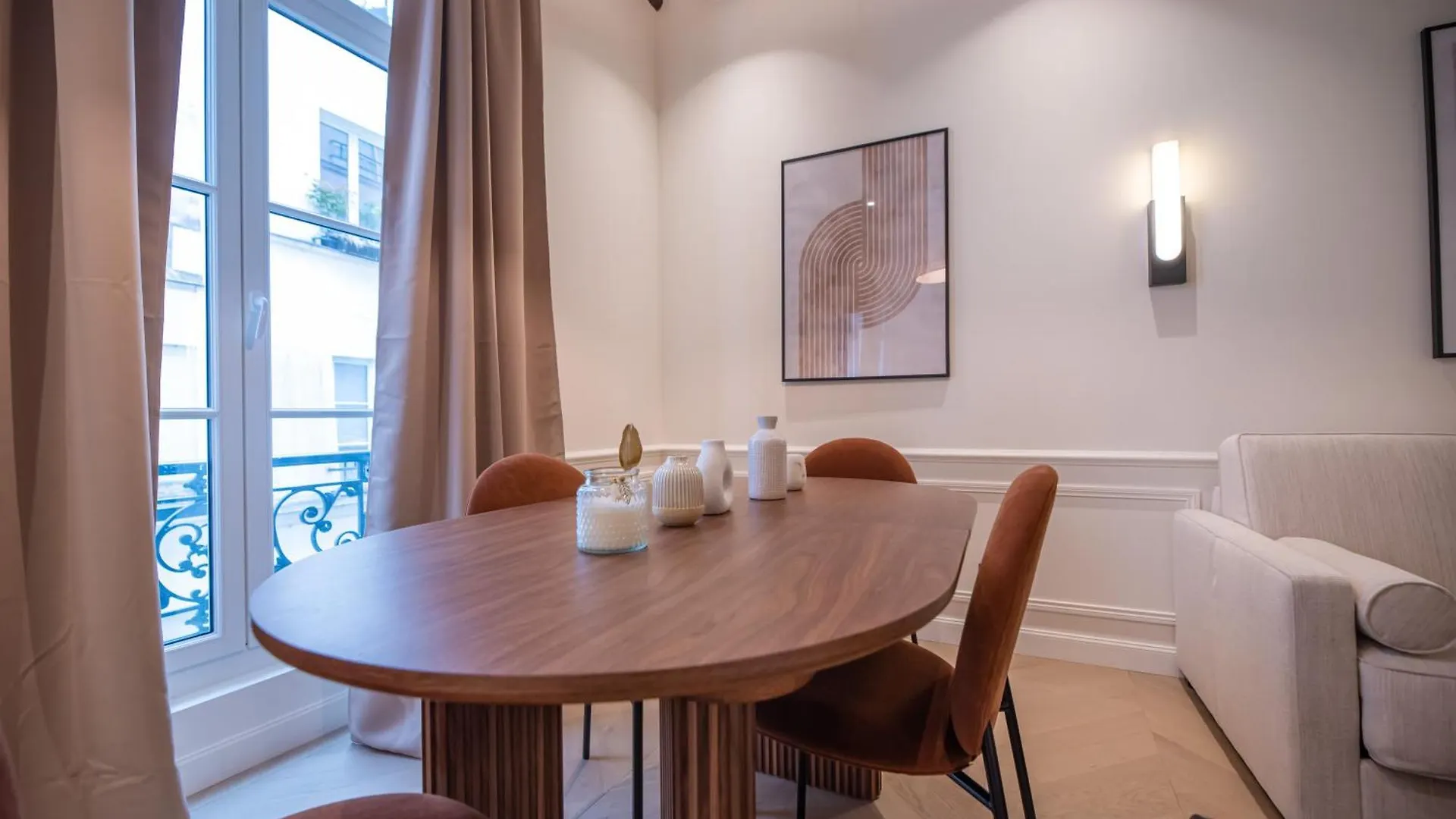 Louvre Saint Honore Apartment